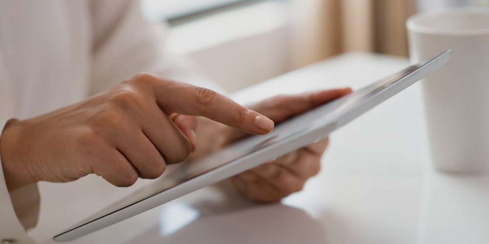 کتاب الکترونیکی، تاریخچه، مزایا و معایب